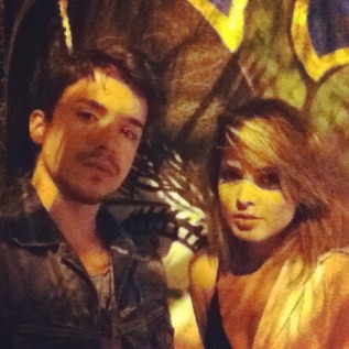 “Secret Place”: Bernardo Falcone grava videoclipe com participação de Jullie no Rio de Janeiro